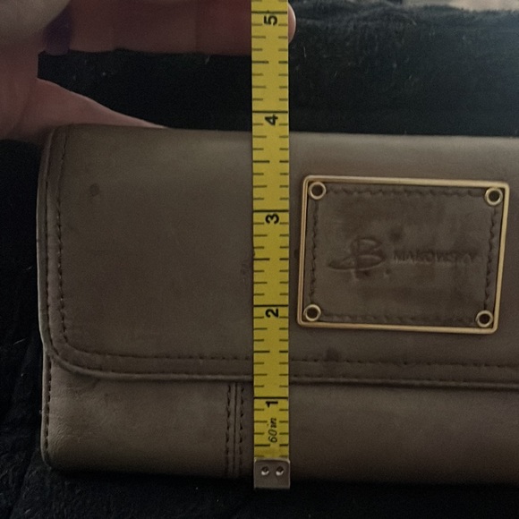 B.Makowsky Taupe wallet - Picture 2 of 8